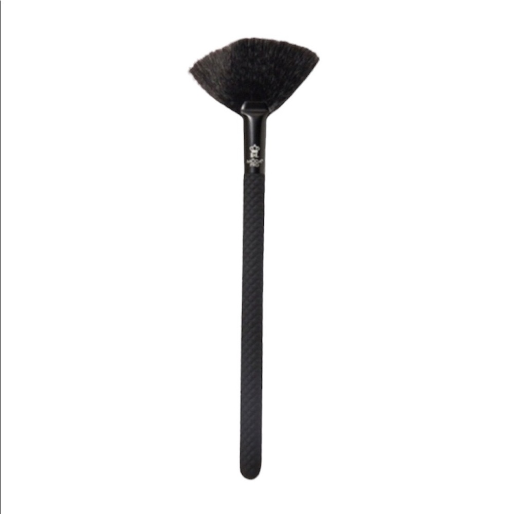 Moda Pro Fan Brush